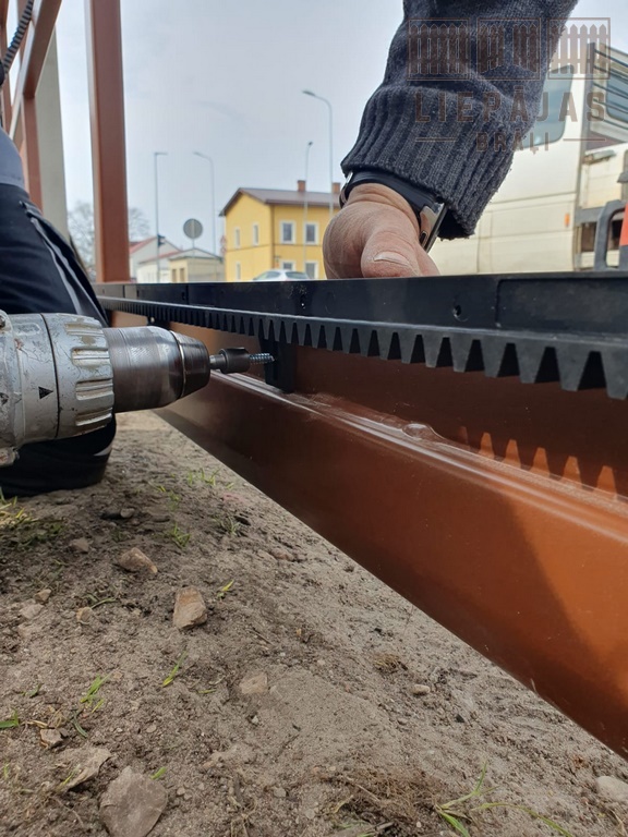 Bīdāmo vārtu automātikas uzstādīšana objektā